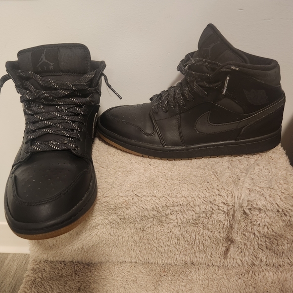 Jordan 1 Retro Mid "Winterized Anthracite" Size 8.5 - Picture 3 of 5